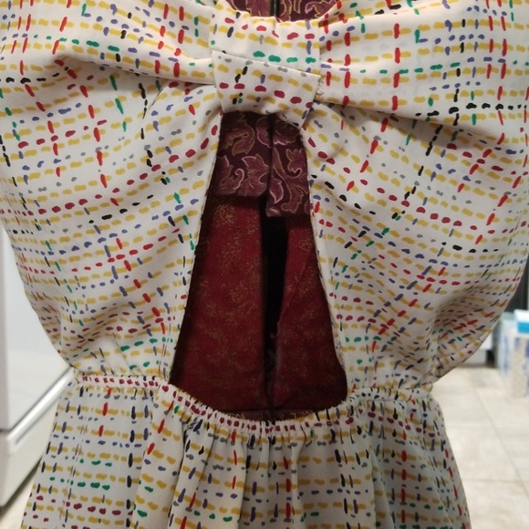Multicolored Keyhole Blouse - Picture 2 of 3